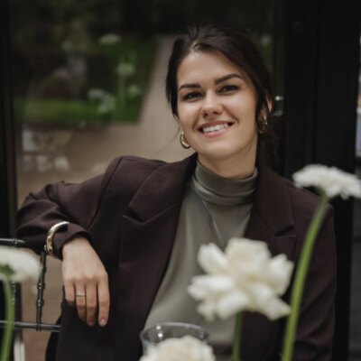 Елена – ученица школы